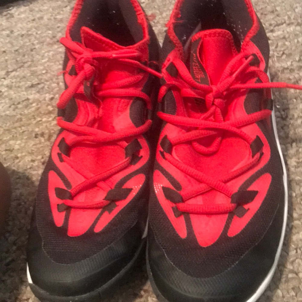 BASKETBALL SNEAKERS